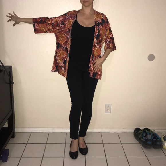 Lularoe Lindsay kimono - Picture 2 of 8